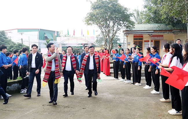 Chủ tịch nước Võ Văn Thưởng dự Chương trình “Tết nhân ái” Xuân Giáp Thìn năm 2024 tại huyện biên giới Thanh Chương, tỉnh Nghệ An